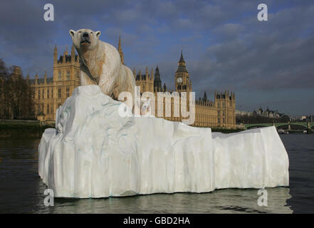 A 16 foot high sculpture of an iceberg featuring a stranded female polar bear and her baby cub on the River Thames outside the Houses of Parliament to mark the launch of Eden, a new digital TV channel devoted to natural history. Stock Photo