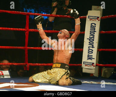 Boxing - European Featherweight Title - Cyril Thomas v Nicky Cook Stock Photo