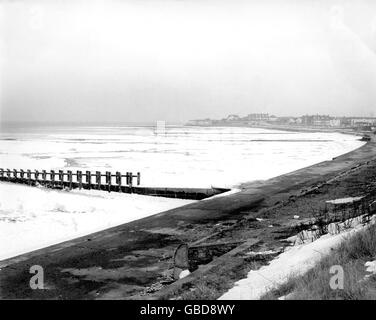 British Weather - Winter - Snow Scenes - Margate - 1963 Stock Photo