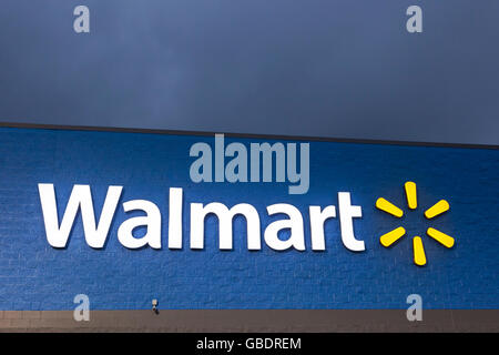 Exterior of Wal-Mart Supercenter store in San Marcos, Texas Stock Photo ...