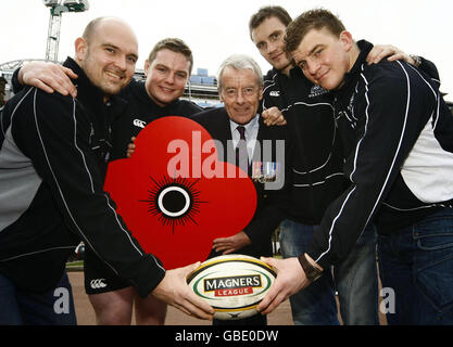 Colonel Donald Ross (center) with Glasgow Warriors players Dougie Hall (left), John Welsh (second left), Alistair Kellog (second right) and Moray Low (right) during the Hearts and Heroes photo-call at George Square, Glasgow. Stock Photo