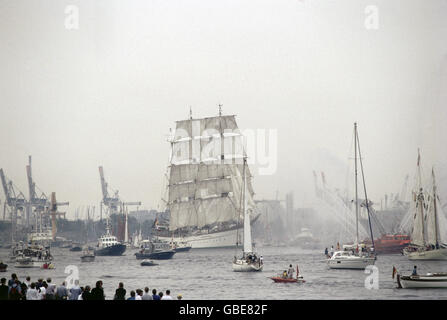 military, Germany, Bundeswehr, Navy, sailing school ship 'Gorch Fock' (1958), parade at the 800th anniversary of the Hamburg harbour, 1989, Additional-Rights-Clearences-Not Available Stock Photo