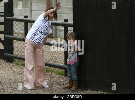 Jackiey Budden, the mother of Jade Goody with Jade's son Freddie, 4, at Jade's home in Essex. Stock Photo