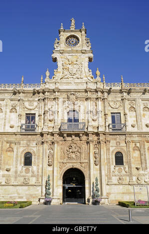 Parador San Marcos hotel, a former monastery, church, Plaza San Marcos, Square, Leon, province of Castile and Leon, Spain / Castilla y Leon Stock Photo