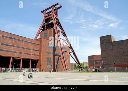 Shaft tower, Zeche Zollverein, coal mine, Ruhr Area, Essen, North Rhine-Westphalia, Germany Stock Photo