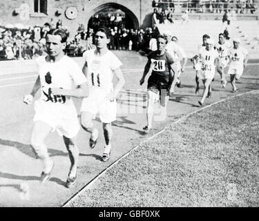 Athletics - Stockholm Olympic Games 1912 - Men's 10000m Final. Finland's Hannes Kolehmainen (l) leads from USA's Lewis Tewanima (second l) on his way to winning gold Stock Photo