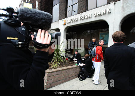 The scene outside Anglo Irish Bank on St Stephen's Green, Dublin. Fraud squad officers and white-collar crime investigators raided the headquarters of the Anglo Irish Bank in Ireland today. Stock Photo