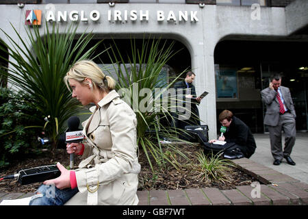 The scene outside Anglo Irish Bank on St Stephen's Green, Dublin. Fraud squad officers and white-collar crime investigators raided the headquarters of the Anglo Irish Bank in Ireland today. Stock Photo