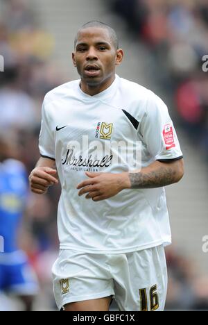 Soccer - Coca-Cola Football League One - Milton Keynes Dons v Leicester City - stadium:mk. Jason Puncheon, Milton Keynes Dons Stock Photo