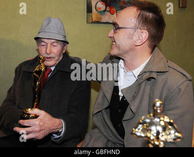 Oscar winning director Danny Boyle joins his father Frank at St Mary's Catholic Social Club in Radliffe near Manchester. Stock Photo