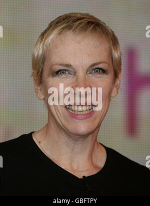 Singer Annie Lennox poses on the press line at the 2008 American Music ...