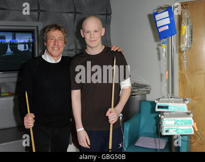 From left to right: Roger Daltrey of the Who plays pool with David Oakley, 19, from Hertfordshire, a cancer patient with spinal cell sarcoma, during a visit to the Teenage Cancer Trust Unit at University College Hospital in central London. Stock Photo