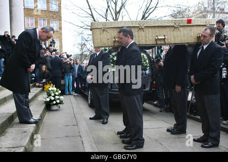 Pallbearers prepare to carry the coffin of Wendy Richard into St Marylebone Parish Church, Marylebone Road in central London. Stock Photo