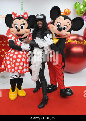 Sinitta (Centre) with Minnie and Mickey Mouse during Mickey's Magical Party at Disneyland Paris, in France. Stock Photo