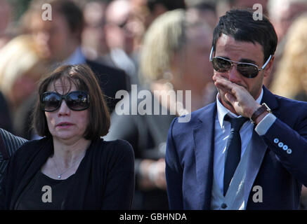Jack Tweed and Jackiey Budden during Jade Goody's funeral at St Johns the Baptist Church, Loughton, Essex. Stock Photo
