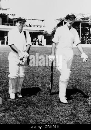 Australia's Bob Simpson (l) and Bill Lawry (r) walk out to open the batting Stock Photo