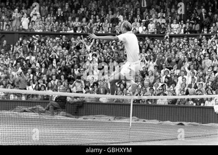 Tennis - Wimbledon Championships - Men's Singles - Final - Stan Smith v Ilie Nastase Stock Photo