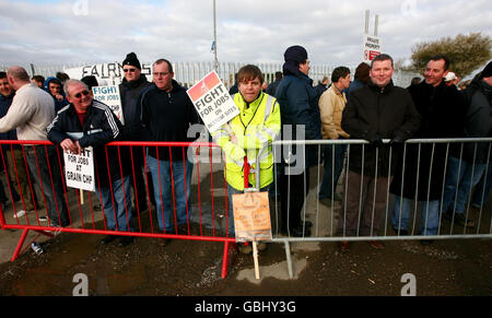 Demonstrators at Grain Power Station on the Isle of Grain in Kent protest outside the plant to demand fair access to jobs. Stock Photo