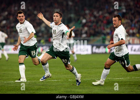 Soccer - FIFA World Cup 2010 - Qualifying Round - Group Eight - Italy v Republic of Ireland - Stadio San Nicola. Republic of Ireland's Robbie Keane celebrates his goal during the World Cup Qualifying match at the Stadio San Nicola, Bari, Italy. Stock Photo