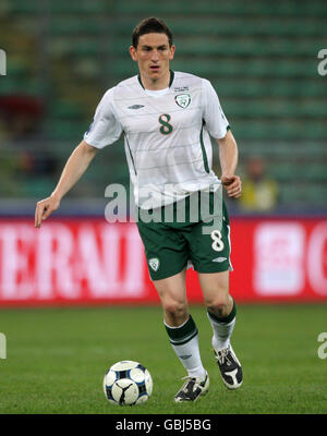 Soccer - FIFA World Cup 2010 - Qualifying Round - Group Eight - Italy v Republic of Ireland - Stadio San Nicola. Republic of Ireland's Keith Andrews in action during the World Cup Qualifying match at the Stadio San Nicola, Bari, Italy. Stock Photo