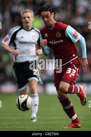 Soccer - Coca-Cola Championship - Derby County v Burnley - Pride Park. Chris Eagles, Burnley Stock Photo