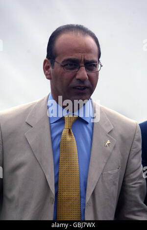 Soccer - English Football League - Press Conference. Theo Paphitis, Millwall Chairman Stock Photo