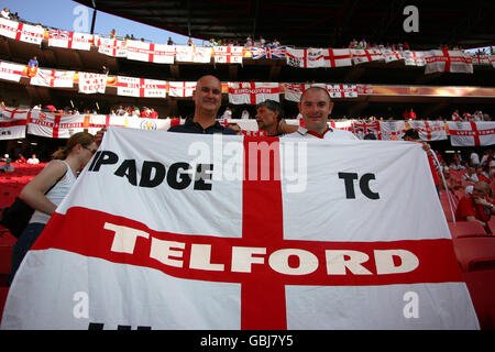 Soccer - UEFA European Championship 2004 - Group B - England v France Stock Photo