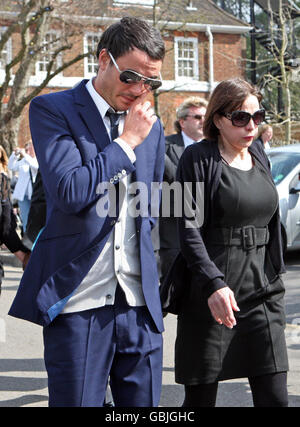 Husband Jack Tweed and mother Jackiey Budden follow Jade Goody's funeral procession through the centre of Loughton, Essex. Stock Photo