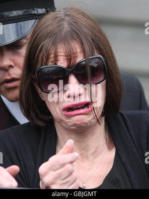 Mother Jackiey Budden leaves the former home of her daughter Jade Goody, as her funeral procession leaves Pick hill Upshire, Essex. Stock Photo