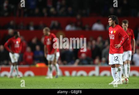 Soccer - UEFA Champions League - Quarter Final - First Leg - Manchester United v FC Porto - Old Trafford. Manchester United's Carlos Tevez (right) and players stand dejected after FC Porto's Mariano Gonzalez scores an equaliser Stock Photo