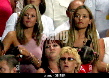 Exclusive!! WAG wife of UK soccer star Frank Lampard, Elen Rivas spends  time poolside with 3yr old daughter Luna at their Miami Beach Hotel, Miami  Beach, FL, 10/13/09 Stock Photo - Alamy