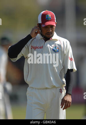 Cricket - Three Day Tour Match - Leicestershire v West Indies - Day One - Grace Road. West Indies captain Ramnaresh Sarwan Stock Photo