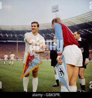 (L-R) The two captains, TSV Munich 1860's Rudi Brunnenmeier and West Ham United's Bobby Moore, shake hands before the match Stock Photo