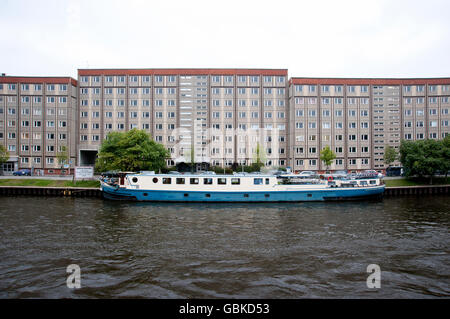 Boat on the Spree River in front of an apartment house on Schiffbauerdamm, Berlin Stock Photo