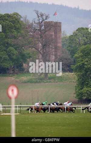 A general view of runners and riders at Perth racecourse with Scone Castle visible in the background during the Stan James Perth Festival, Perth Racecourse, Perth. Stock Photo