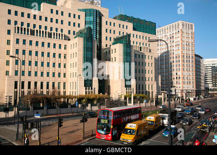SIS Building or MI6 Building at Vauxhall Cross. headquarters of the British Secret Intelligence Service Stock Photo