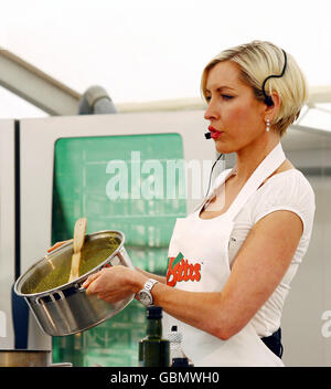 Heather Mills gives cookery masterclass Stock Photo