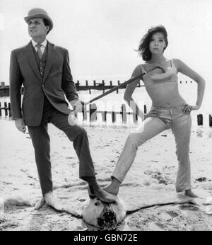 (L-R) Patrick Macnee, who plays John Steed, and Diana Rigg, who plays Emma Peel Stock Photo