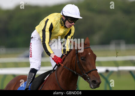 Jockey Jamie Spencer on Act Green goes to post for the Racing Uk On Channel 432 Fillies' Handicap Stock Photo
