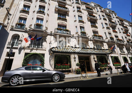 Hotel "Le Bristol" in Paris Stock Photo - Alamy