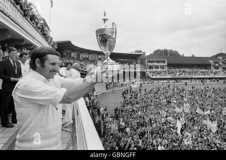 Cricket - Benson and Hedges Cup Final - Kent v Derbyshire - Lord's Stock Photo