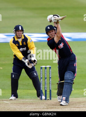 Cricket - Friends Provident Trophy - Group B - Warwickshire v Kent - Edgbaston. Kent's Joe Denly straight drives in his innings of 115 during the Friends Provident Trophy match at Edgbaston, Birmingham. Stock Photo