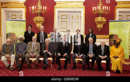 The Prince of Wales, front row, centre, Patron of the University of Cambridge Programme for Sustainability Leadership, poses for a photograph with climate experts and Nobel Laureates during a reception at St. James' Palace in London. They are, front row, from left to right, Walter Kohn, Nobel Prize in Chemistry, Wole Soyinka, Nobel Prize in Literature, F Sherwood Rowland, Nobel Prize in Chemistry, Harold Kroto, Nobel Prize in Chemistry, The Prince of Wales, Carlo Rubbia, Nobel Prize in Physics, David Gross, Nobel Prize in Physics, Burton Richter, Nobel Prize in Physics, and Wangari Maathai Stock Photo