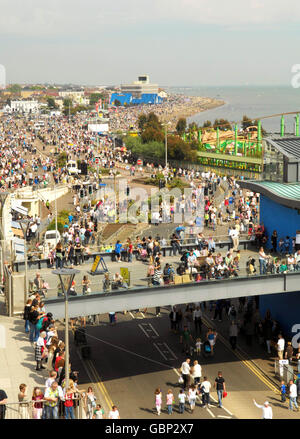 Attendees on Southend beach during the Southend Festival of the Air 09 watch planes fly overhead. The two day event regularly attracts over half a million people to the seafront over the weekend. Stock Photo
