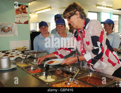 Celebrity chef Prue Leith visits Yorkshire school Stock Photo