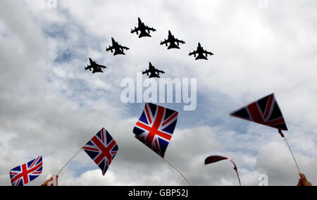 Six Tornado aircraft perform a flypast over RAF Marham, Norfolk, after RAF crews return home from service in Iraq. Stock Photo