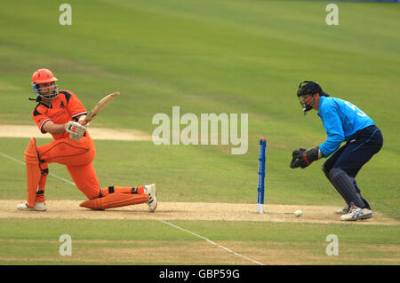 Netherland's Bas Zuiderent in action against Scotland during the Twenty20 World Cup warm up match at The Brit Oval, London, Stock Photo