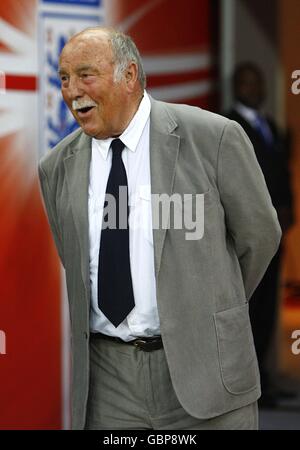 Jimmy Greaves makes his way on to the pitch at half time to collect his 1966 World Cup winners medal. Stock Photo