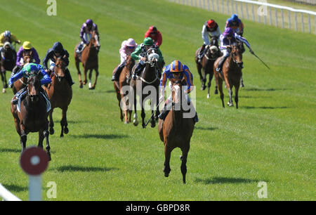 Again ridden by Johnny Murtagh (front right) goes on to win the Boylesports.com Irish 1,000 Guineas during the Boylesports.com Irish 1000 Guineas Day at Curragh Racecourse, Co. Kildare, Ireland. Stock Photo