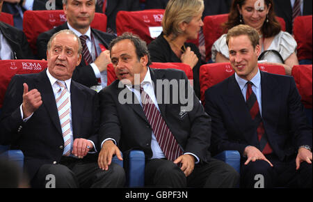 President of the Football Association Prince William (right), UEFA president Michel Platini and King Juan Carlos of Spain (left) take their seat before the UEFA Champions League Final at the Olympic Stadium, Rome. Stock Photo